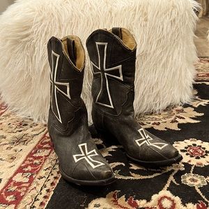 Old Gringo Women’s Distressed Cowboy Boots With Embroidered Crosses